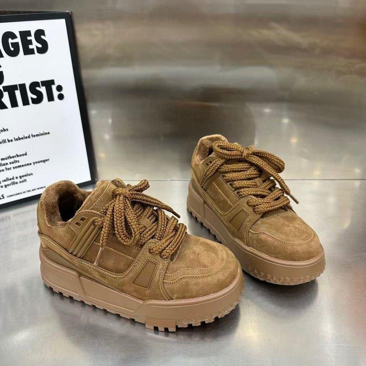 Европейская станция 2025 зима новая кожа бархат толстая подошва увеличивающие рост туфли-маффины универсальные повседневные кеды обувь для хлеба женская