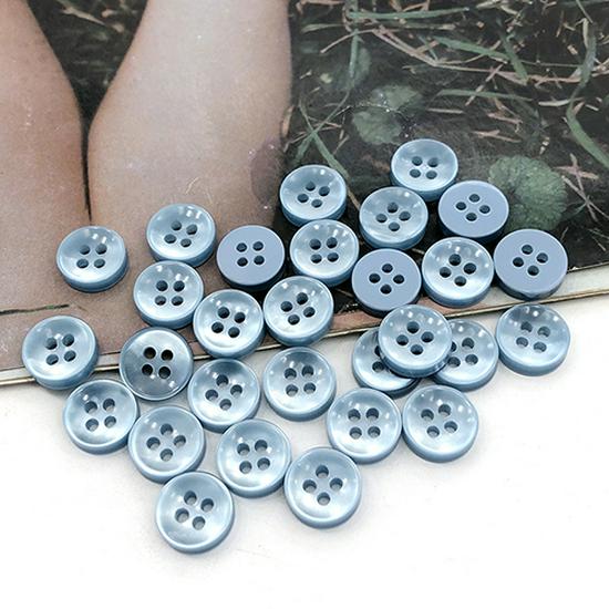 Небесно-голубая унисекс рубашка ручной работы с круглыми светло-голубыми пуговицами