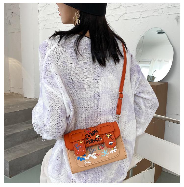 Трендовая женская сумка кроссбоди в стиле колор-блок с граффити - Летняя мода 2023