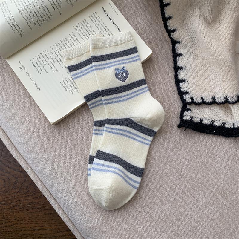 Grey Embroidered Cartoon Bear Mid-calf Socks for Women, Thick and Warm Woolen Socks for Autumn and Winter