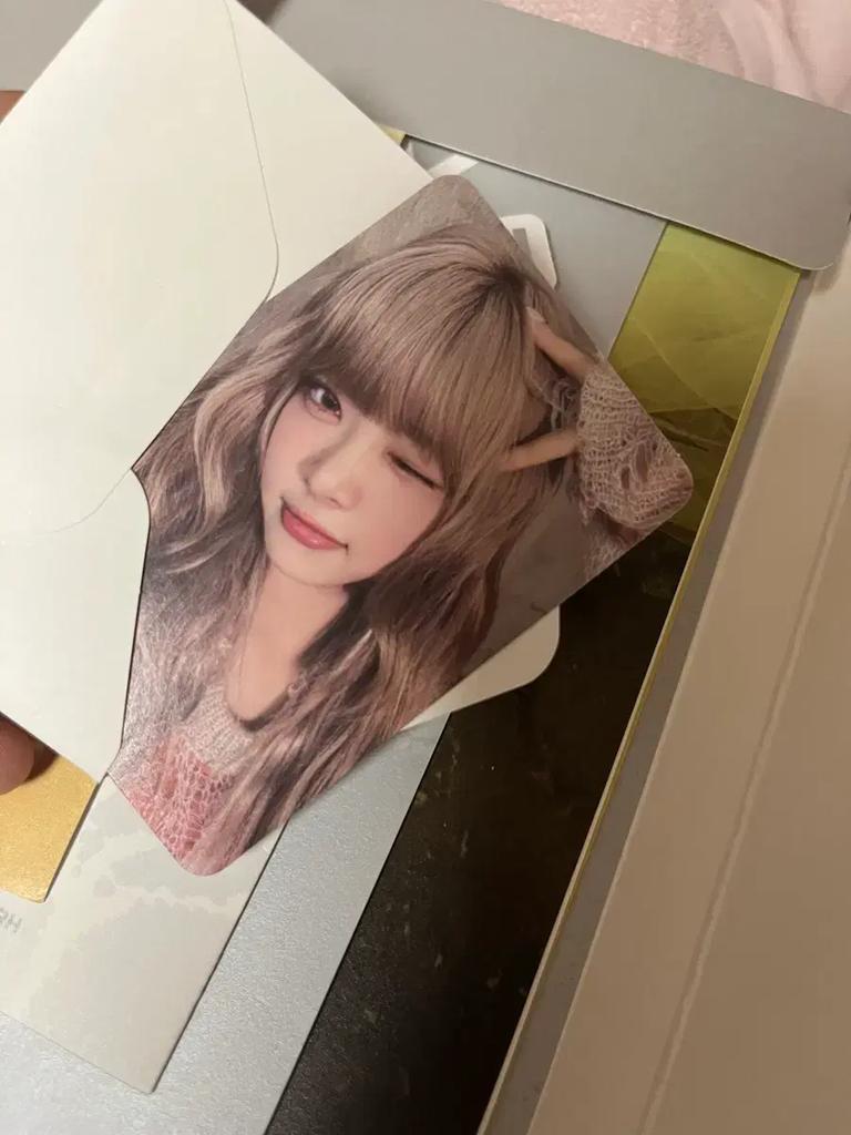 LE SSERAFIM (Secret) EASY autographed album Sakura Hong Eun Che Kazu Hakim