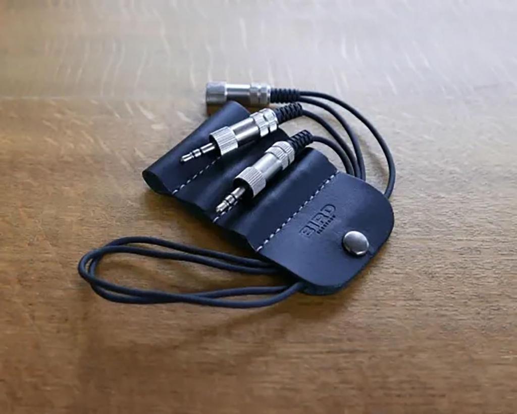 Bird Electronics DJ7BK Портативный DJ-микшер Два стерео мини Кожаный чехол Совместим с цифровым аудио Черный (Переиздание) Кабель, разъемы 3,5 мм, в комплекте,