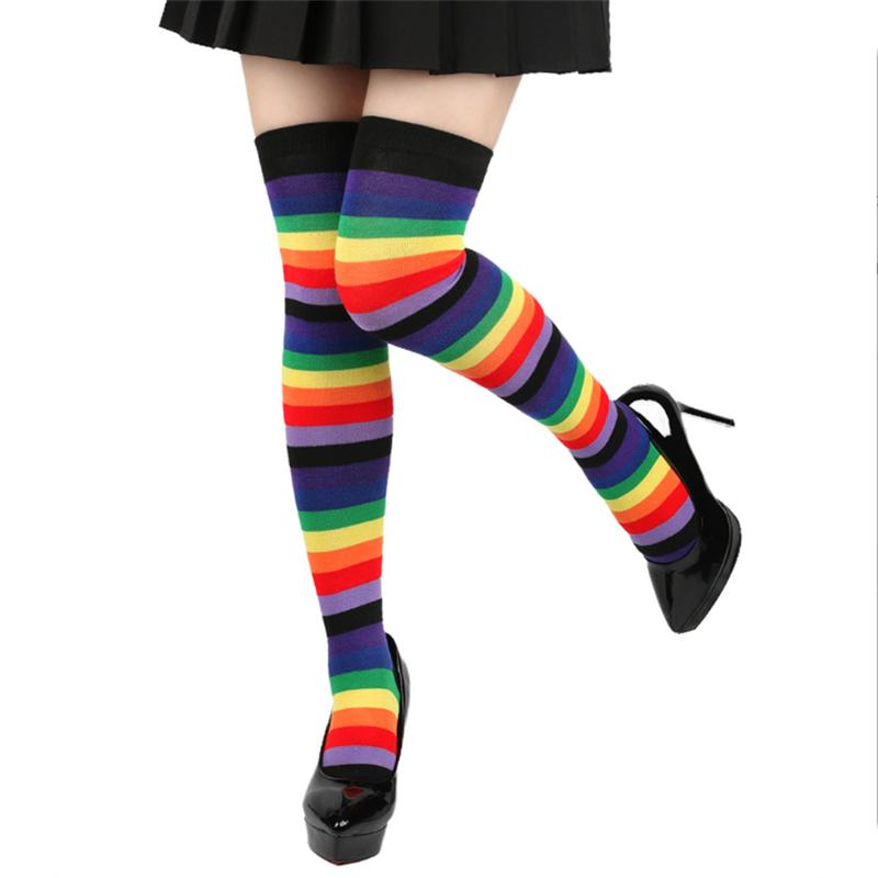Радужные полосатые длинные гольфы выше колена женские фестивальные костюмные аксессуары для выступлений танцев красочные полосатые носки оптом