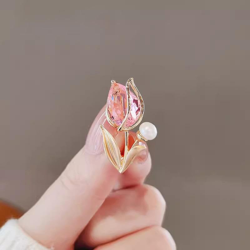 Темперамент тюльпан брошь женский имитация хрустального корсажа ниша дизайн чувственная булавка анти-свет пряжка воротник одежда аксессуары