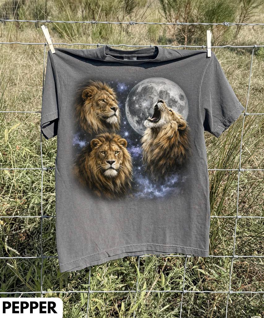Lion In Galaxy 90s Vintage Graphic Style T-Shirt,Retro Lion Moon Shirt,Rustic Animal Lover Gift,Lion Lovers,King Of Jungle Tee