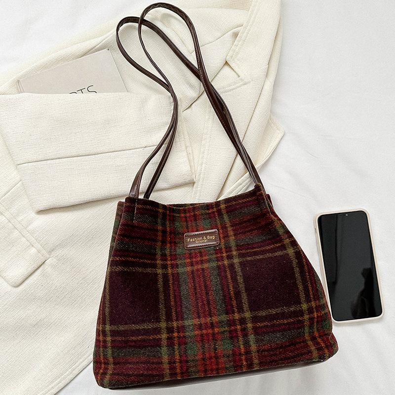 Шерстяная клетчатая сумка для женщин на осень и зиму, новая ретро-сумка для студентов, повседневная сумка большой вместимости на одно плечо подмышкой