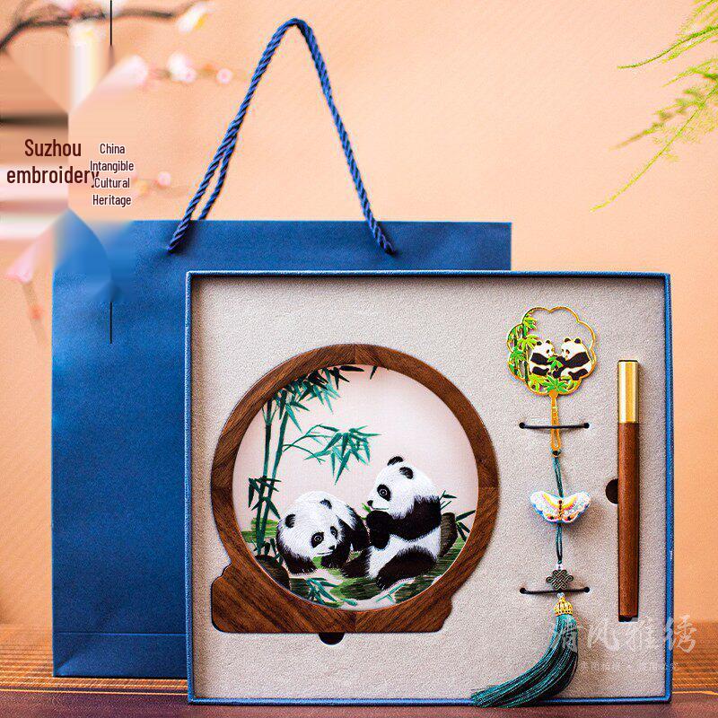 Китайский сувенир: Фигурка панды вышивка Сучжоу Подарок