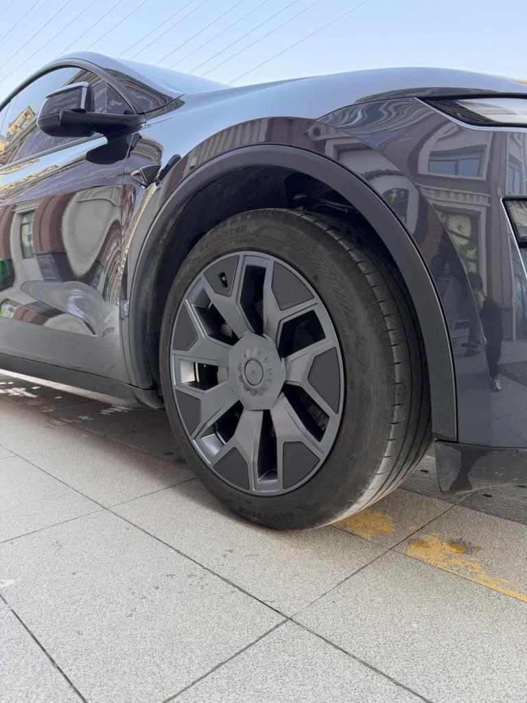 Tesla Model Y 19" Wheel Cover Accessory (Full Edge)