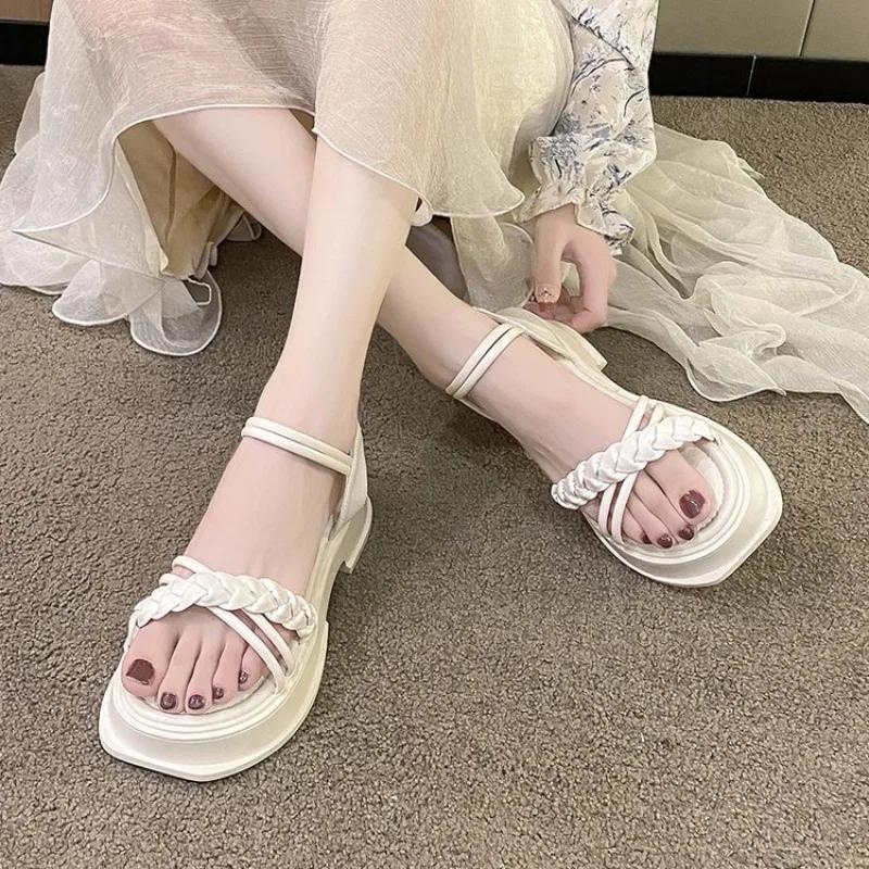 French Sandals and Slippers for Women To Wear In The Summer of 2024 Joker Thick-soled Sandals with Fairy Wind Muffins.