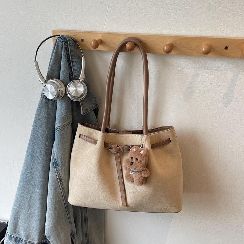 Ретро сумка женская большой вместимости 2025 новая осенне-зимняя универсальная на плечо подмышку повседневная рабочая сумка-тоут для поездок