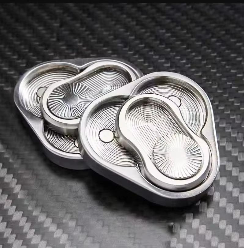 1 шт. Тройной набор магнитных пуш-карт Треугольный спиннер для кончиков пальцев Металлическая хлопающая игра Стимулирующая игра для взрослых Игрушки для снятия стресса