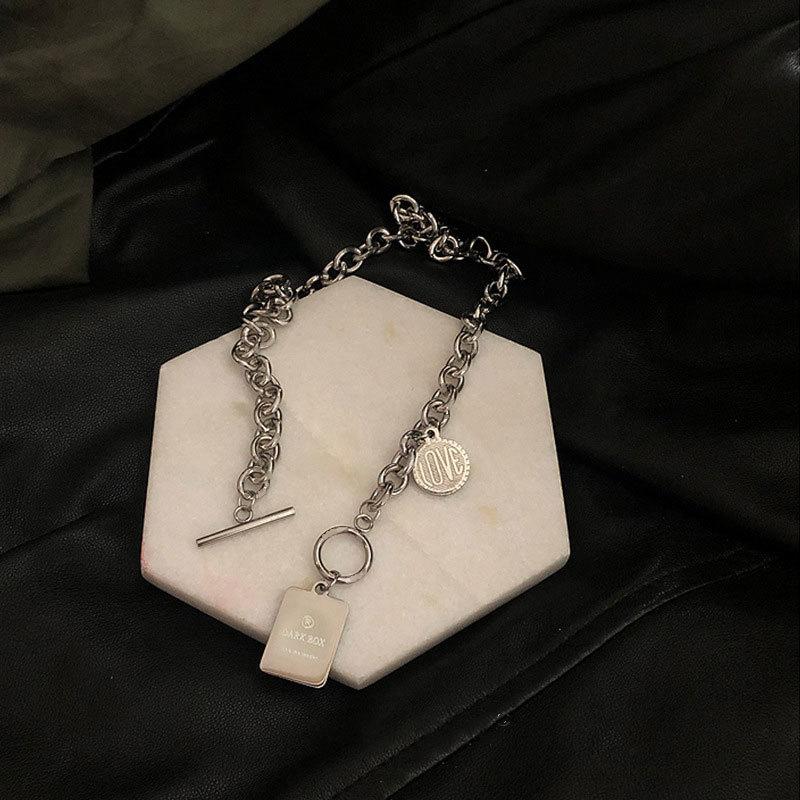 Harajuku личность панк улица квадратная карта комбинация букв короткое ожерелье женский порт панк многокапельная цепь прилива