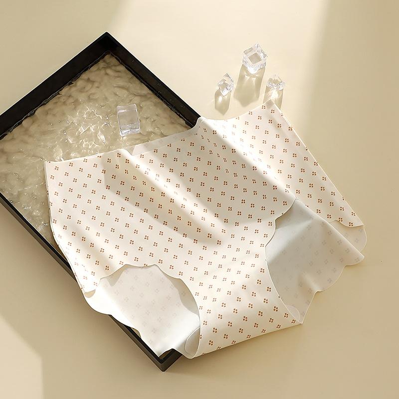 Skin Friendly and Comfortable Small Floral Mid Waist Panties with No Marks No Rolled Edges Triangle Women’s Panties