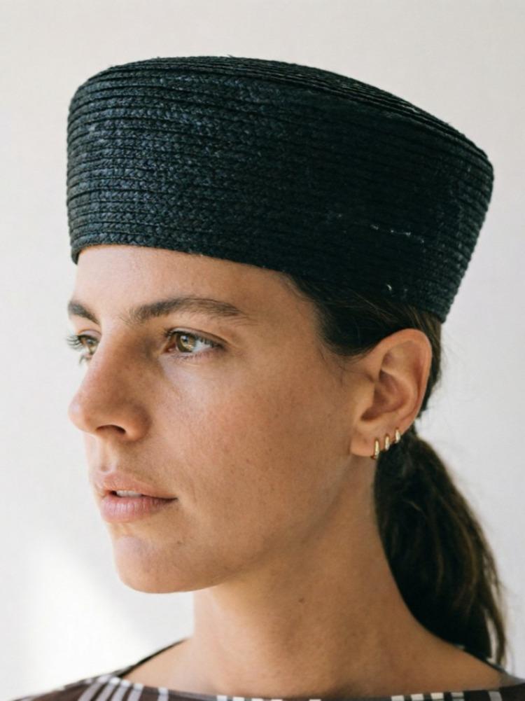 Women 100% Natural Black Wheat Straw Flat Top Berets Lady French Hand Woven Beach Straw Hat Church Derby Pillbox Hat Fedoras Hat