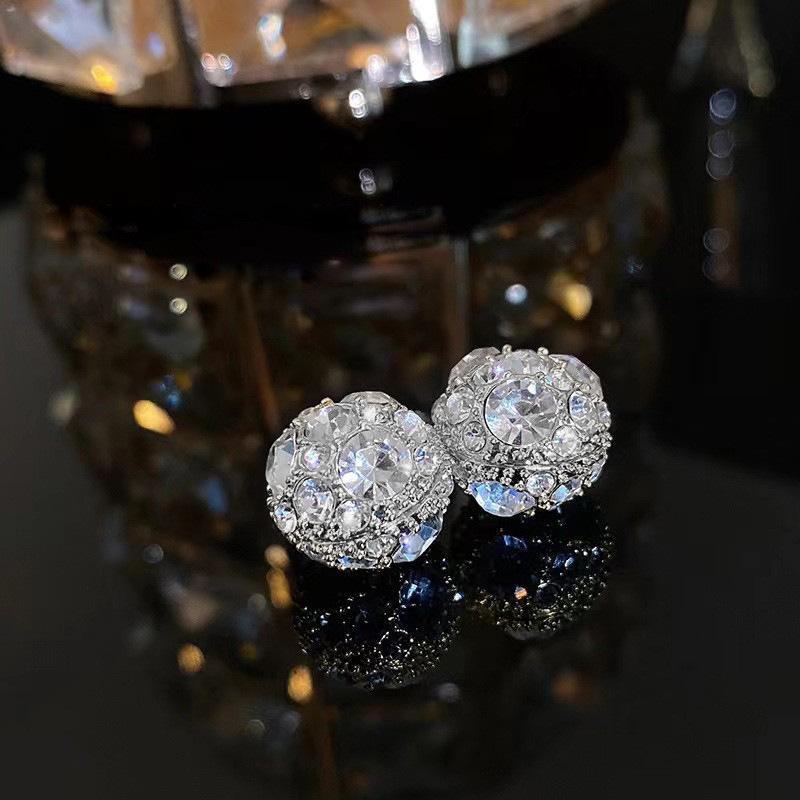 Элегантные магнитные алмазные клипсы для ушей, идеально подходящие для непроколотых ушей. Модный аксессуар в японско-корейском стиле для создания изысканного образа знаменитости.