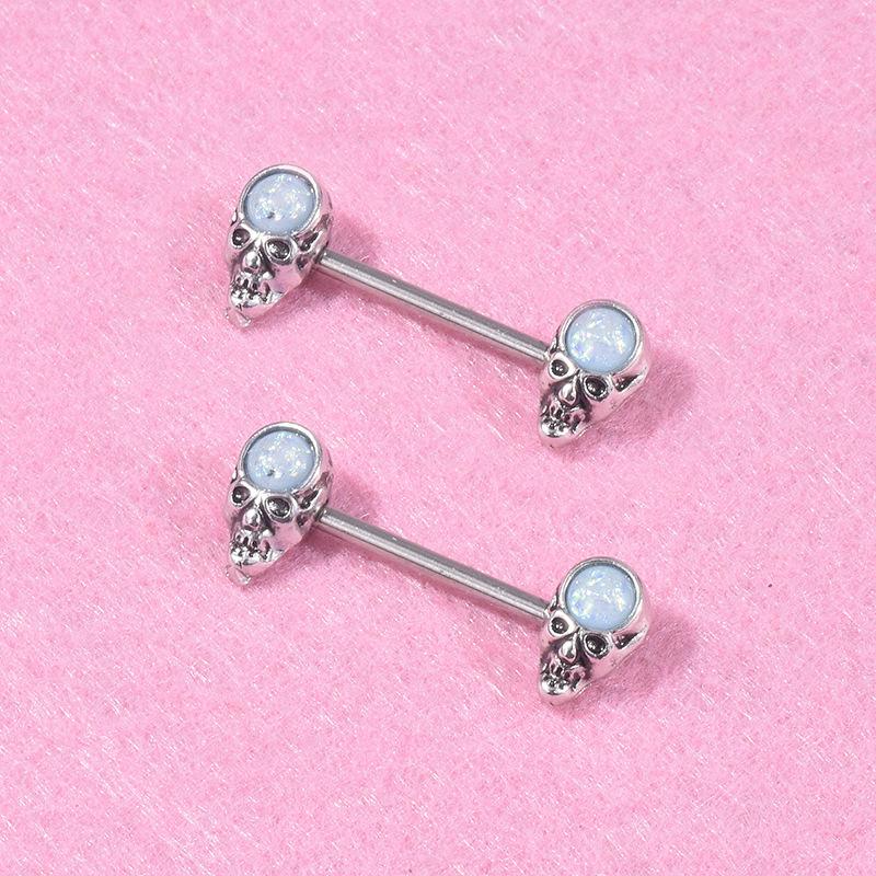 Недавно попробовал свежий череп, кольцо на груди, соски, проколотые сексуальные дамы, молочные ногти