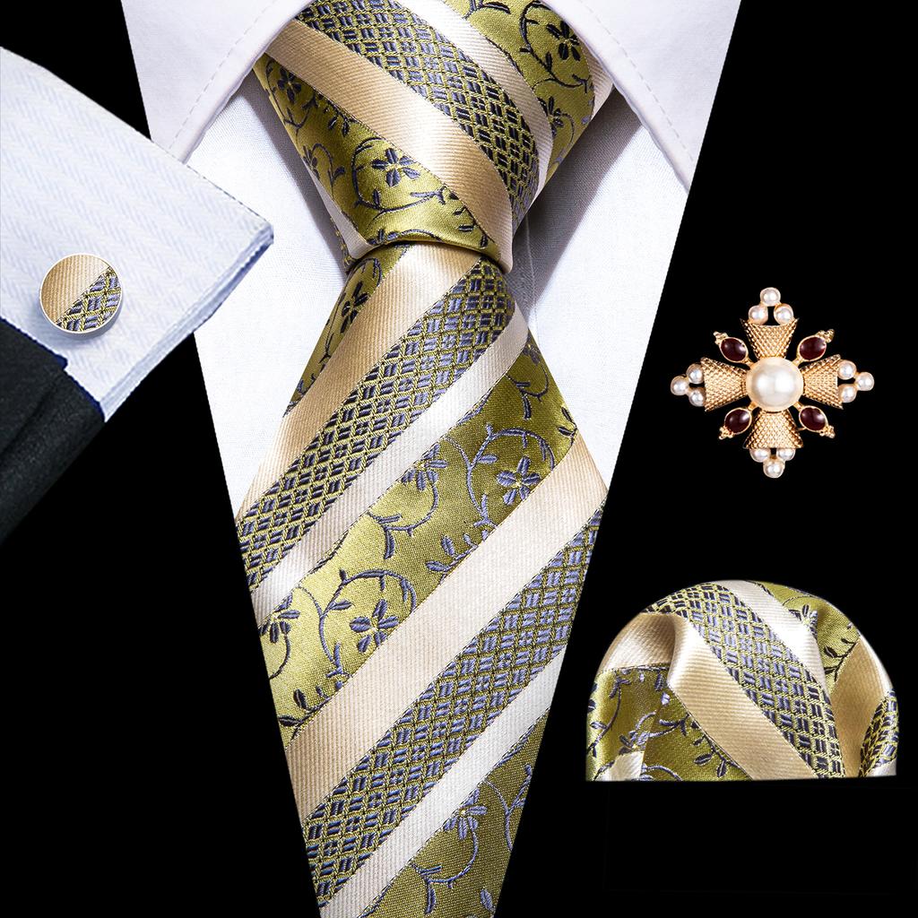 Комплект для мужчин: галстук, брошь и карманный платок
