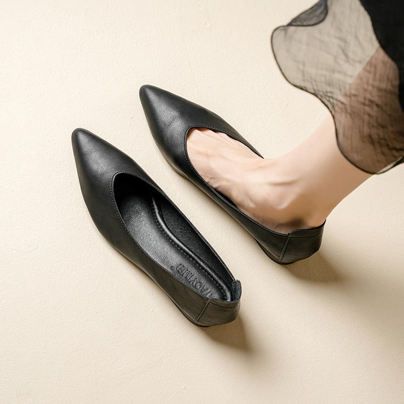 Кожаные туфли-лодочки на толстом каблуке 2025 новые универсальные фея ветер женские туфли с мелким вырезом на среднем каблуке размер женские туфли туфли бабушки универсальные
