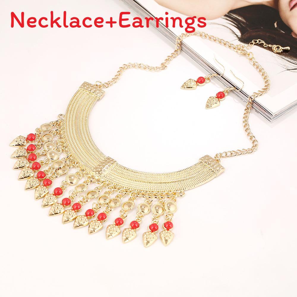 Модный комплект колье-кисточки и серег-капелек со слоистой цепочкой и деталями из драгоценных камней