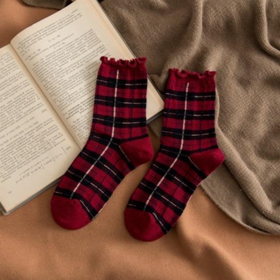 Мультяшная вышивка щенка, милые носки, женские осенне-зимние носки средней длины, корейские полосатые хлопковые вязаные эластичные длинные носки