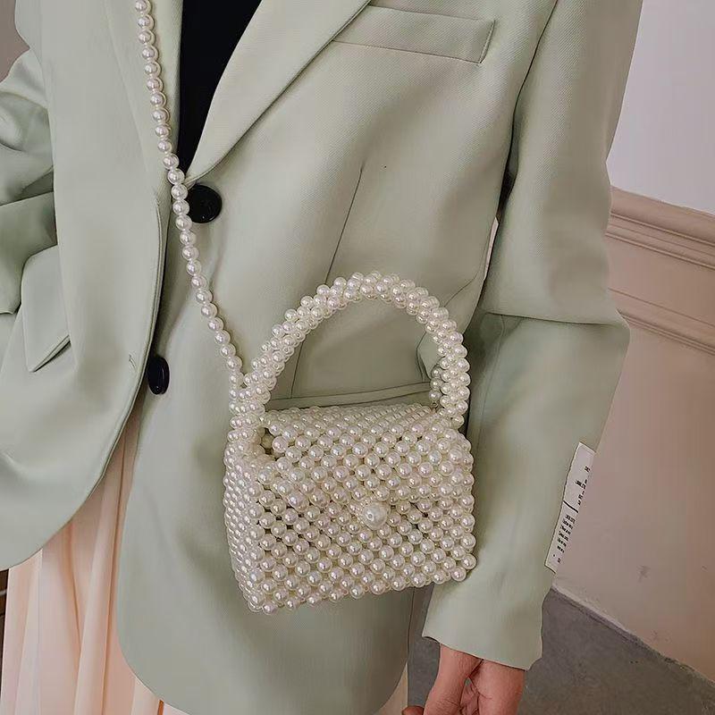 Сумка кроссбоди на одно плечо, украшенная жемчугом: Шикарная женская сумка с плетеным дизайном