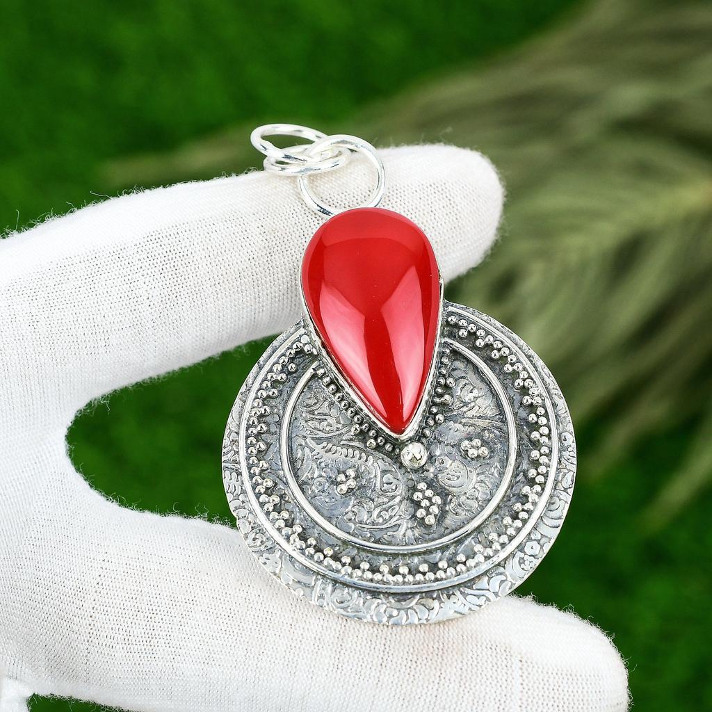 Предложение ко Дню дружбы Кулон для жены с грушей из итальянского красного коралла и серебра 925 пробы