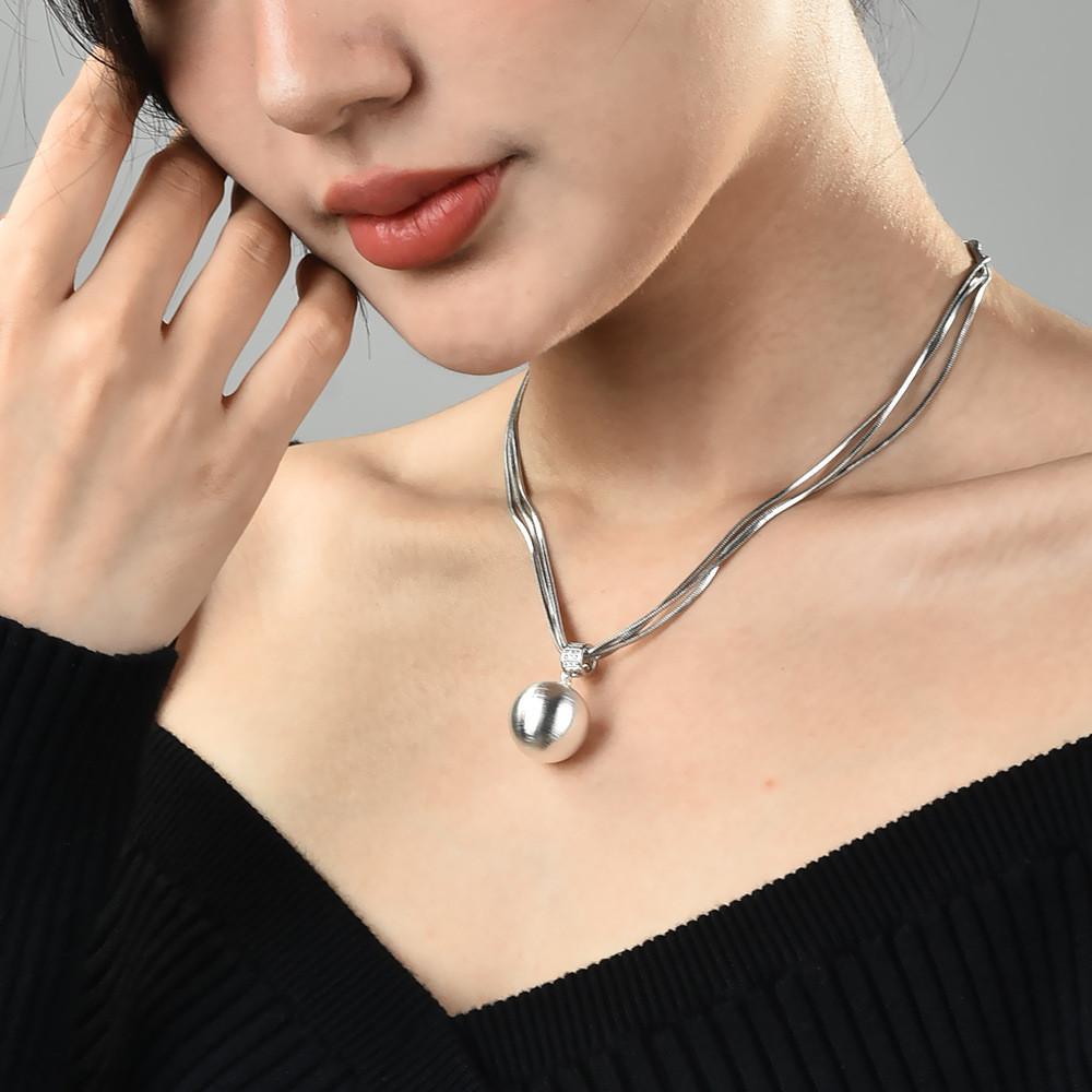 Elegant Pearl Necklace For Women With Luxurious Geometric Design And Crystal Pendant