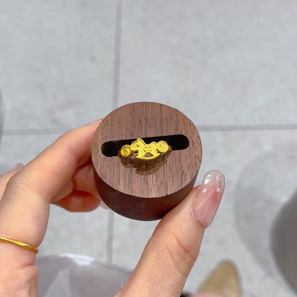 Unique Chinese Vintage Gold Ring for Women Horse Year Money Blessing Artisan Crafted Delicate Fashion Accessory