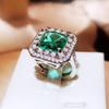 Европа и Соединенные Штаты Легкие роскошные ювелирные изделия Яркое квадратное изумрудное обручальное кольцо Grand Luxury