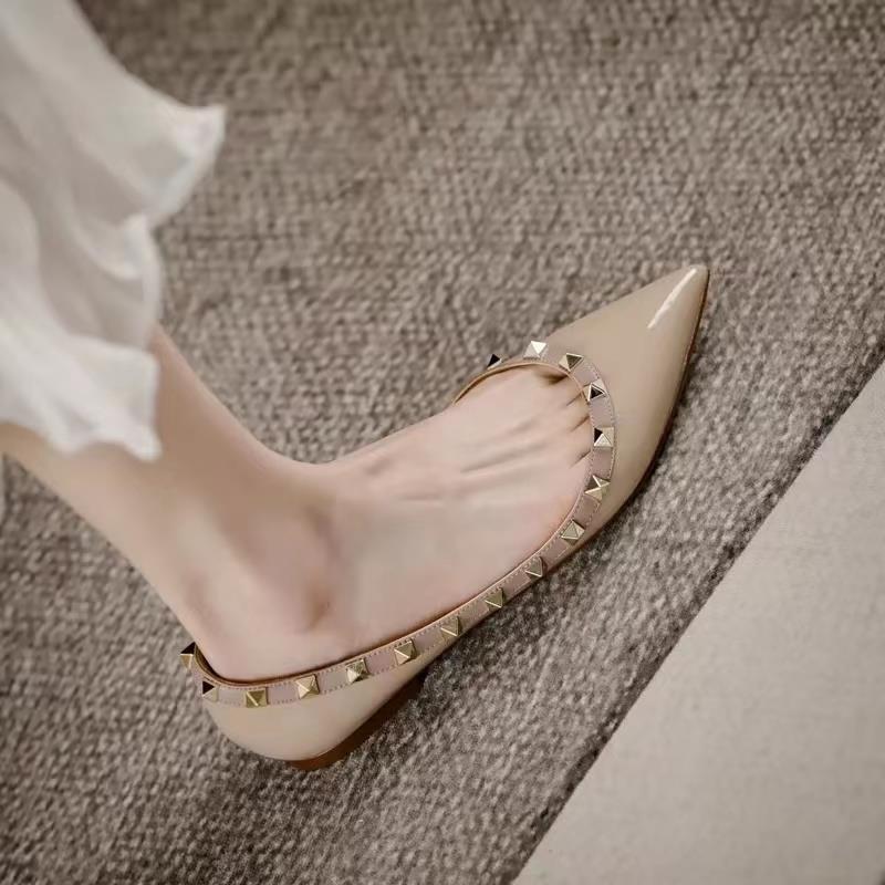 Pointed rivet single shoes women's French temperament outer wear willow laden shoes gentle nude flat shoes women's new models