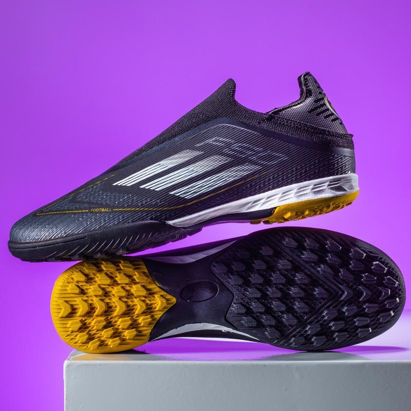 Профессиональные юношеские футбольные бутсы, подходящие как для мальчиков, так и для девочек, с короткими и длинными шипами для различных игровых поверхностей.