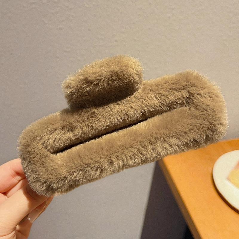 Large Plush Claw Clip for Women - Autumn/Winter 2023 Furry Hair Accessory, Square Shark Design, High-End Headwear