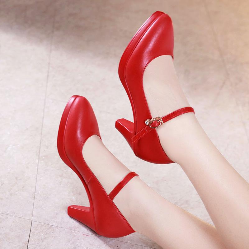 Кожаные рабочие туфли на толстом каблуке. Женские туфли-лодочки на высоком каблуке.