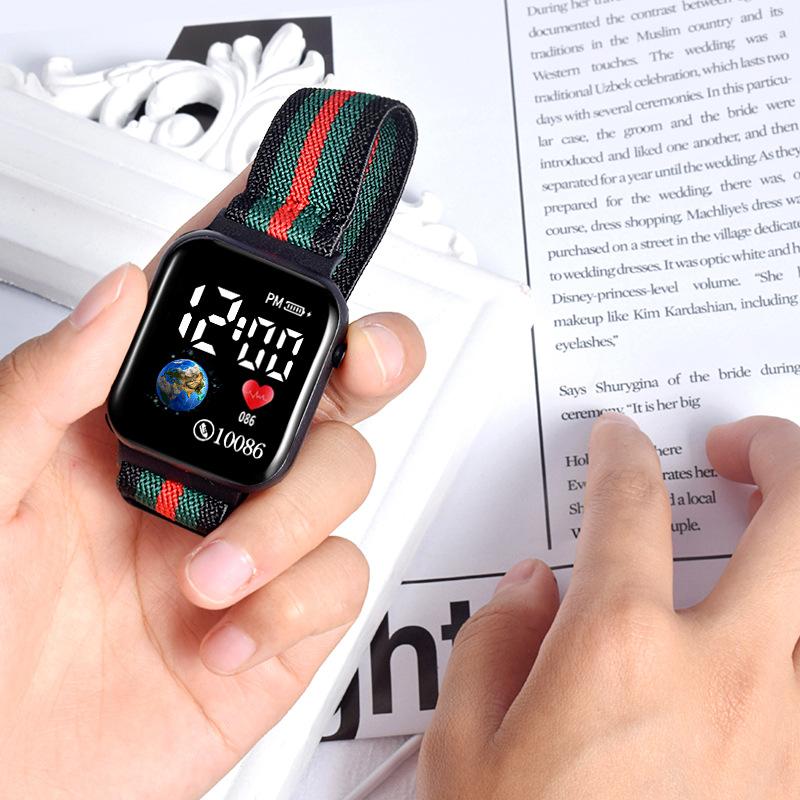 Vogue Fashion Elastic Watch Band LED Электронные наручные часы Женские многоцветные ремешки для часов Браслет Повседневные новые цифровые часы Solo Loop Strap LED Watch