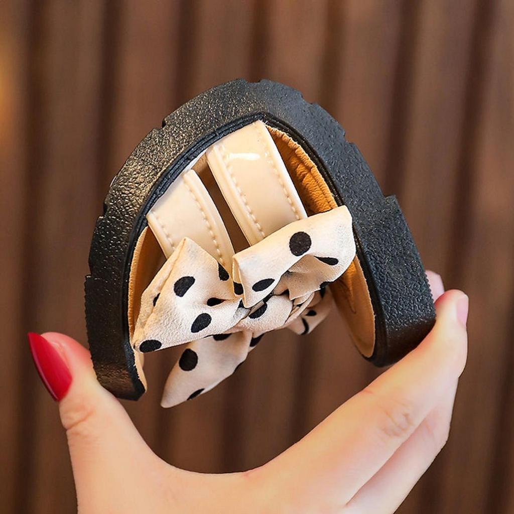 Летние пляжные тапочки для маленьких девочек, шлепанцы в горошек с бантом и открытым носком, нескользящие тапочки через плечо с бантом для детей