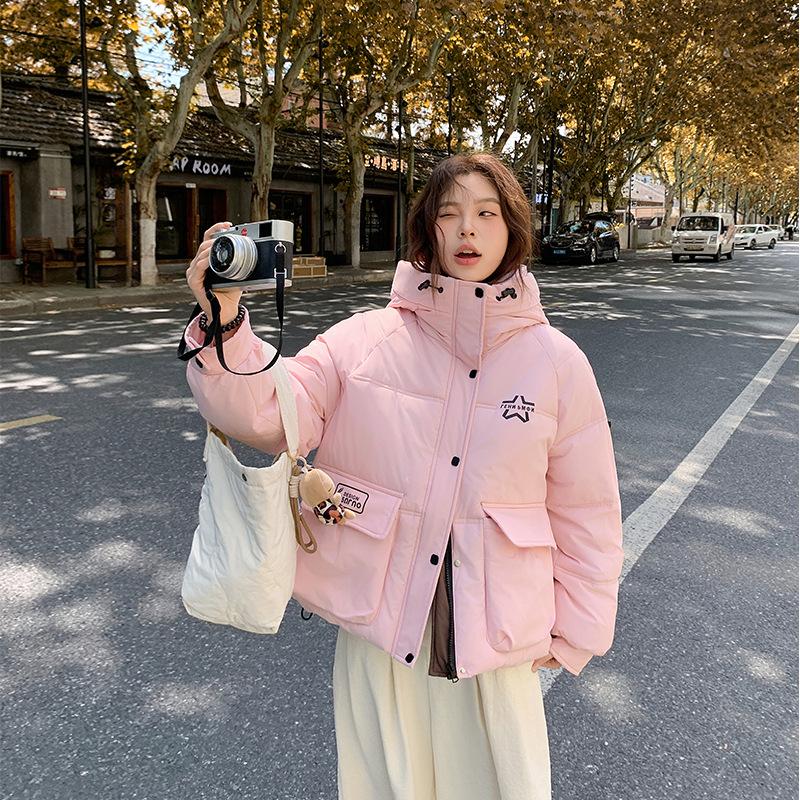 Женская короткая теплая зимняя куртка с капюшоном