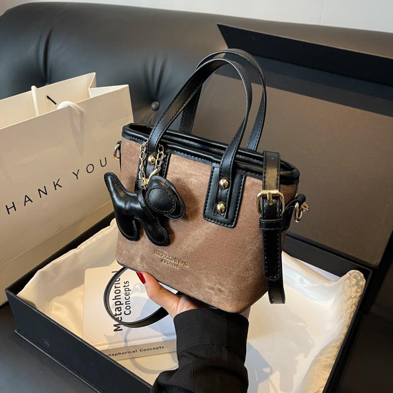 Нишевая высококлассная маленькая сумка женская 2025 новая модная и универсальная на плечо, сумка-мессенджер, модная супер-огненная портативная сумка-ведро