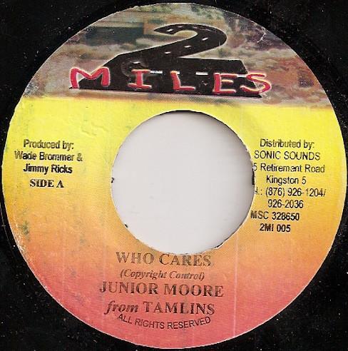 7-дюймовая пластинка SYLVANUS "JUNIOR" MOORE - Who Cares 2MI005 2 Miles 2003 Ямайка Регги, Ска и Даб Б/У