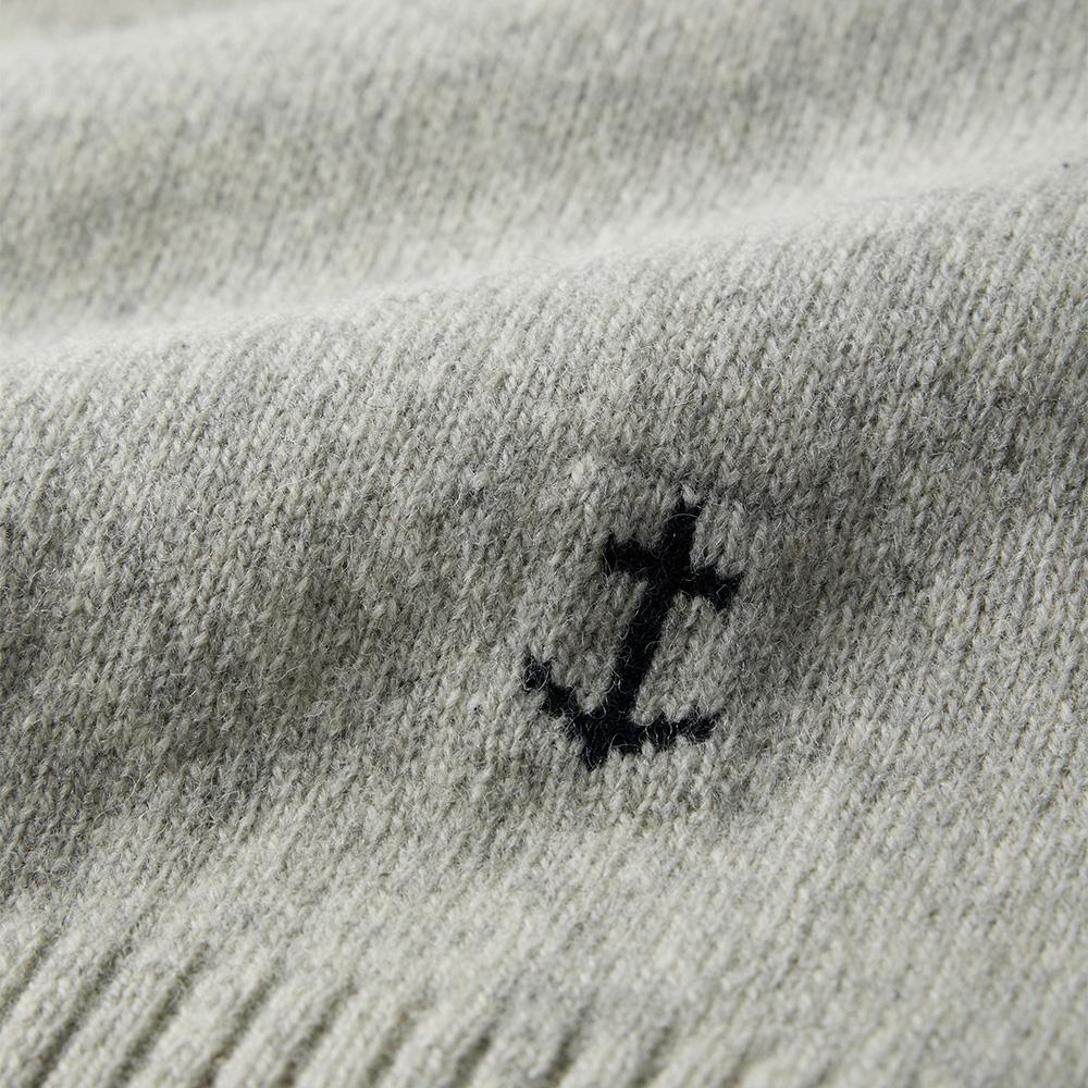 Жилет Guernsey Woollens из шерсти Шетландских островов с V-образным вырезом - Светло-серый