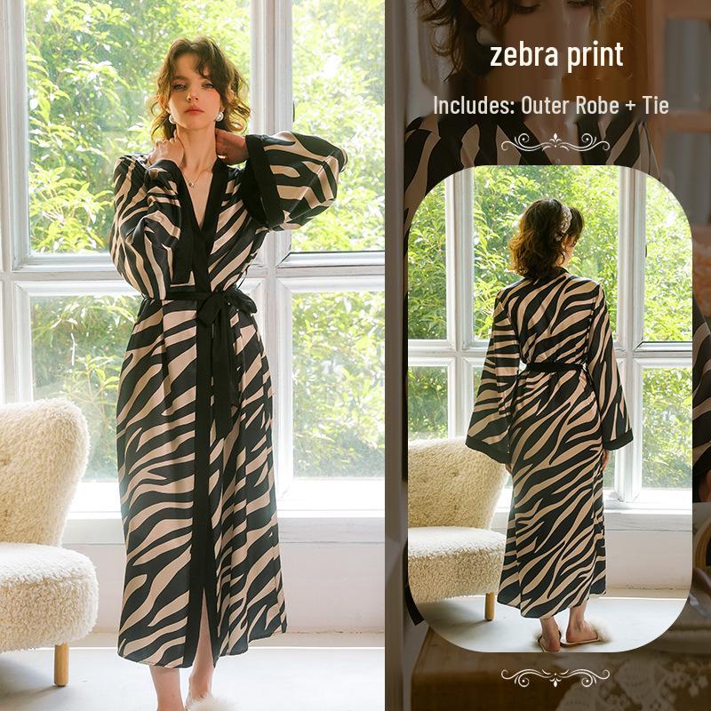 Шелковый халат с принтом зебры, V-образным вырезом, контрастной отделкой и расклешенными рукавами - Удобная длинная домашняя одежда