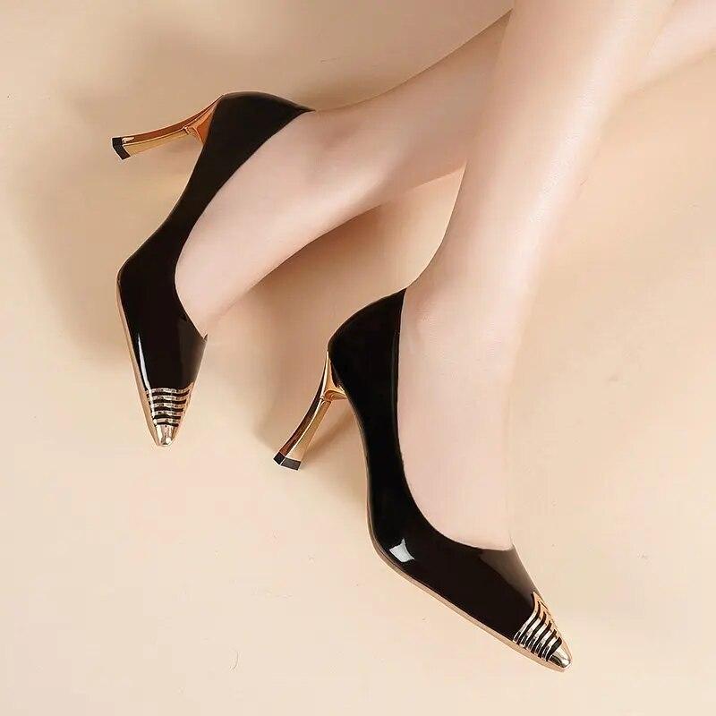 Черные модные женские туфли со спиральным узором со специальной головкой, туфли на тонком свадебном каблуке с острым носком, туфли на высоком каблуке для банкета, ночного клуба