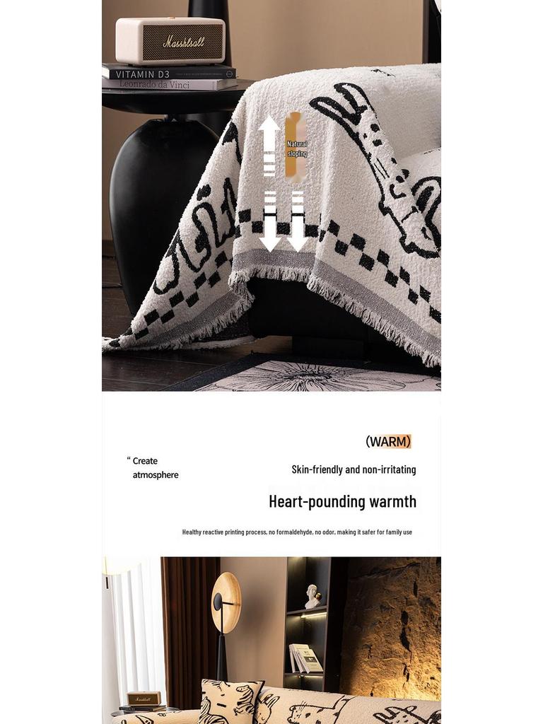 Плюшевый нескользящий кремовый чехол на диван на все четыре сезона