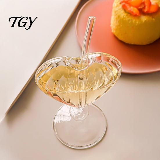 Professional Bartending Glassware Heart Shaped Cocktail Glass, 220ml Clear Goblet with Straw, Elegant Sophisticated Wine Glasses for Dates Cold Drink
