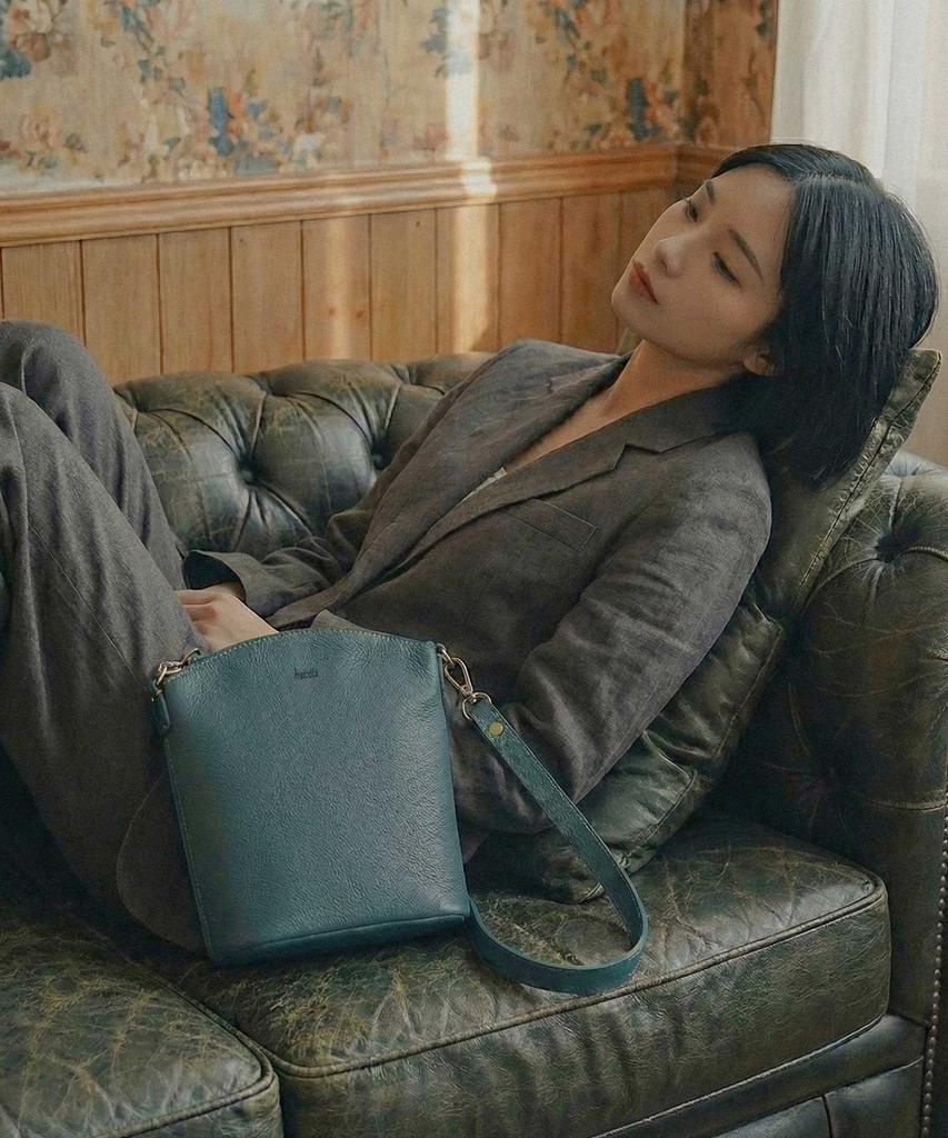 Hevitz 141 Crossbody с арочным дизайном