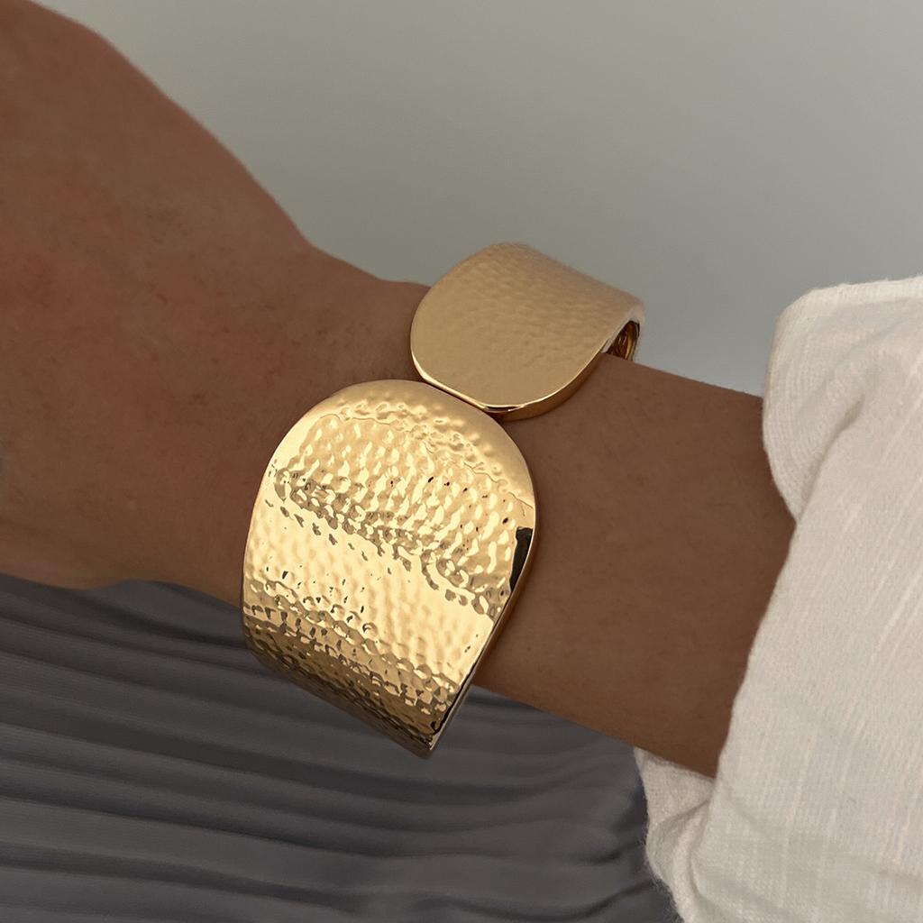 Niche Exquisite High-end Jewelry Design Sense Fashion Beating Texture High Color Retention Alloy Wide Version Women's Bracelet