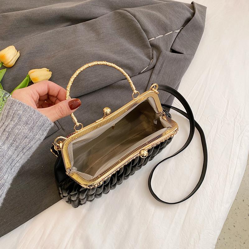2026 New Shell Shaped Ladies Shoulder Bag with Sewn Car Lines Metal Handle Small Evening Handbag for Women