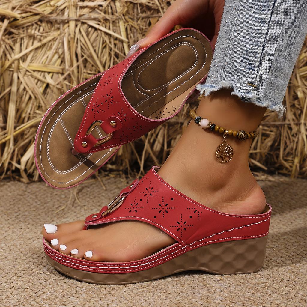 Модные женские тапочки кожаные нескользящие мягкие туфли на платформе шлепанцы летние сандалии на танкетке легкие ортопедические тапочки слайды женские