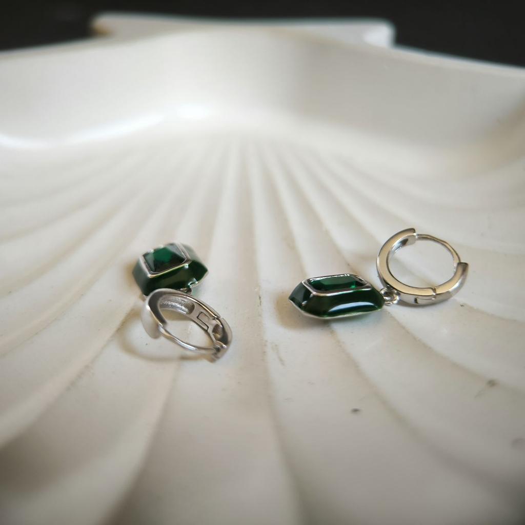 Серебряные серьги с фианитами, емаллю (60002243)