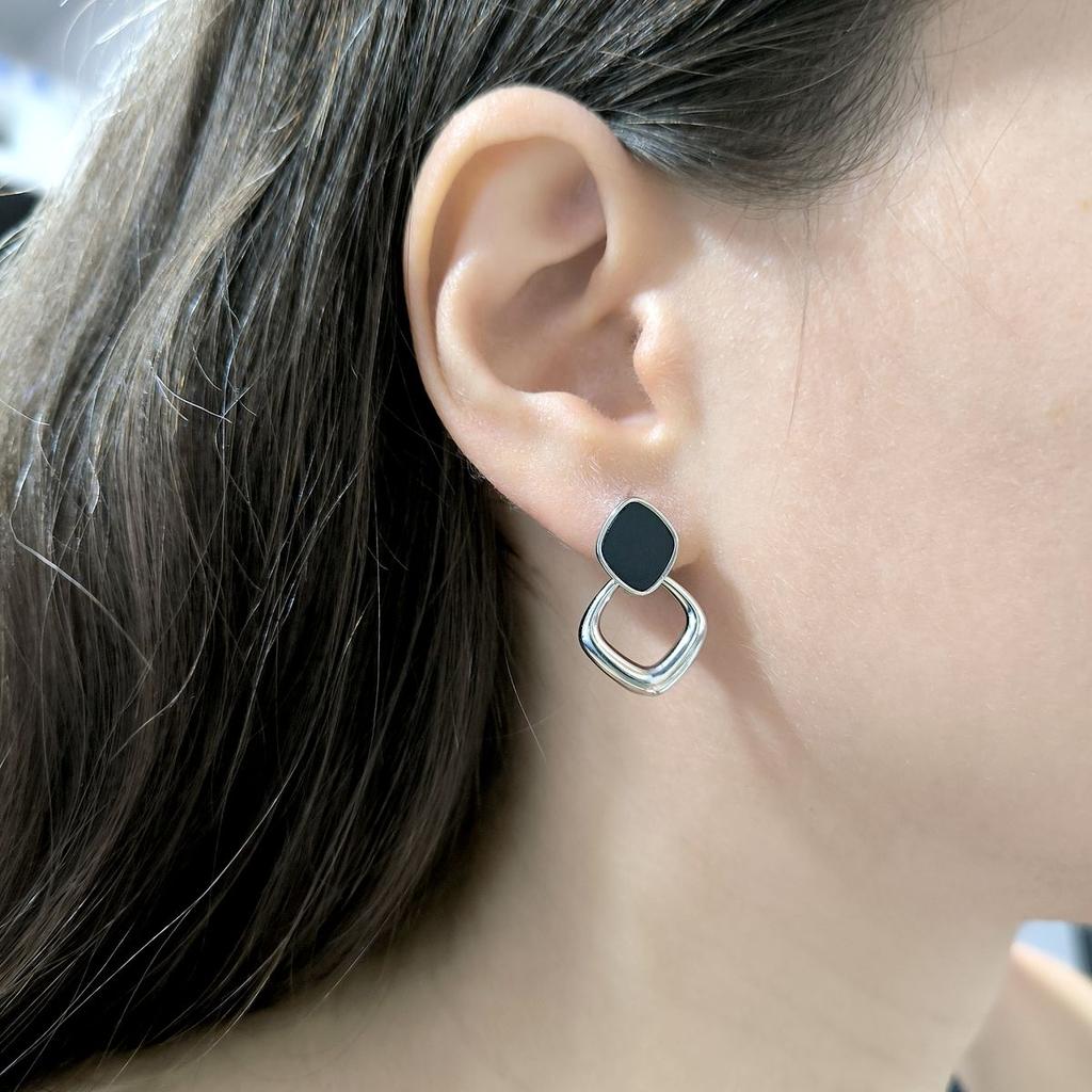 Серебряные серьги с натуральным ониксом (60002115)