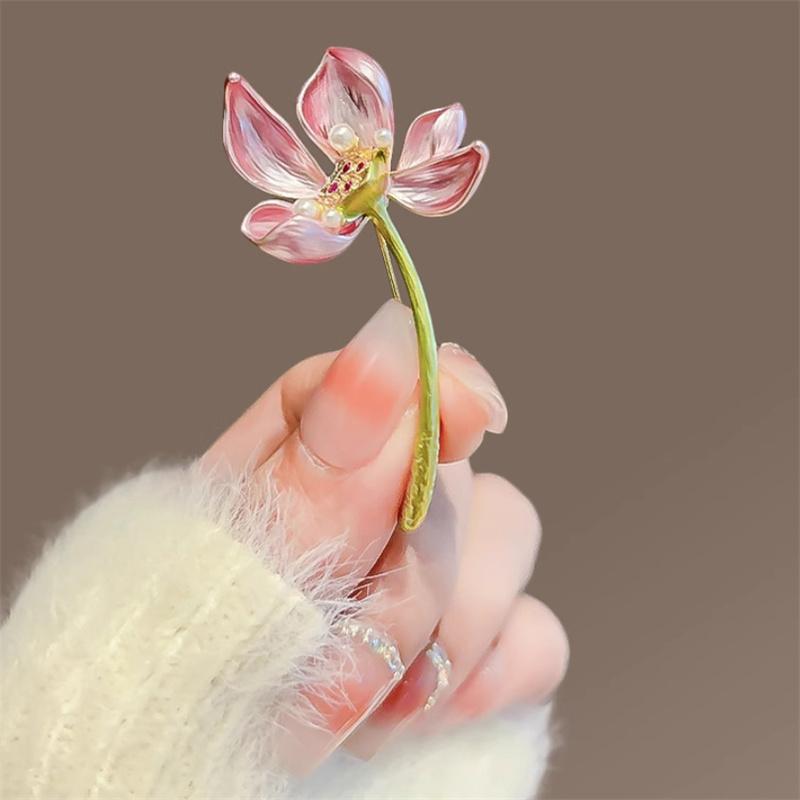 Изысканная брошь в виде цветка лотоса для женщин и девочек, элегантные значки в виде цветка лотоса, креативные значки для темперамента, аксессуары для одежды